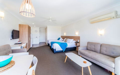 Moby Dick Waterfront Resort Motel - Accommodation Perth 2