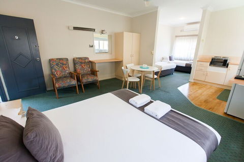 Jasmine Lodge Motel - Accommodation Perth 3