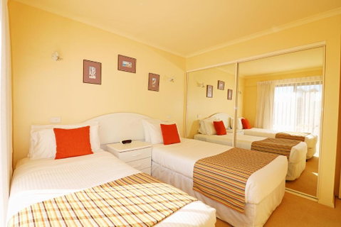 Ocean Breakers - Accommodation Perth 0