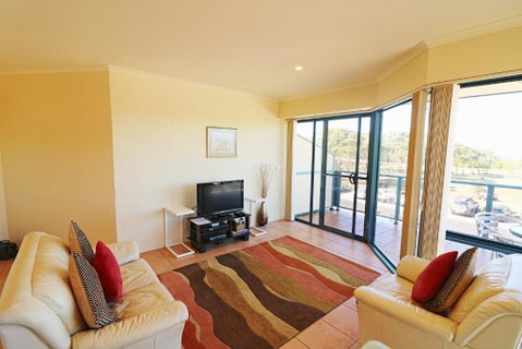 Ocean Breakers - Accommodation Perth 1