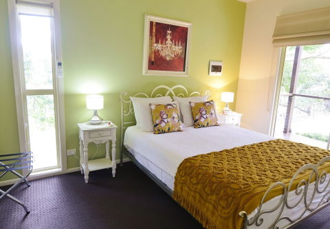 Apple Tree Cottage & Studio - Accommodation Perth 3