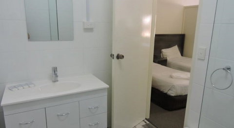 Town & Country Motel - Accommodation Perth 2