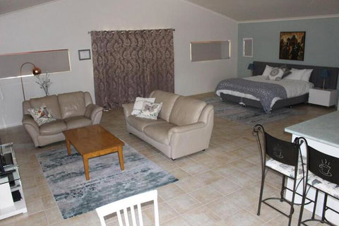 Granite Gardens Cottages & Lake Retreat - Accommodation Perth 5