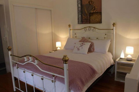 Granite Gardens Cottages & Lake Retreat - Accommodation Perth 7