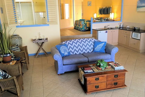Al Mare Beachfront Retreat - Accommodation Perth 6