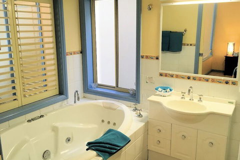 Al Mare Beachfront Retreat - Accommodation Perth 5