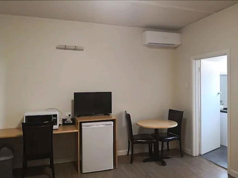 Dandenong Motel - Perth Resorts 1