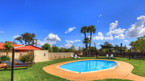 Motel Meneres - Perth Resorts 1