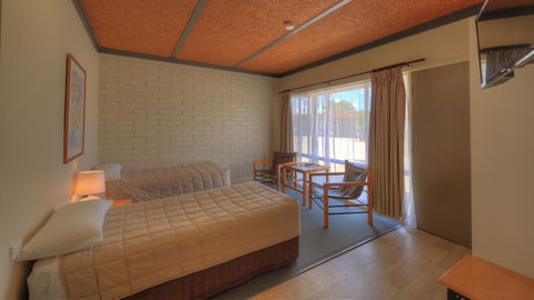 Motel Meneres - Perth Resorts 4