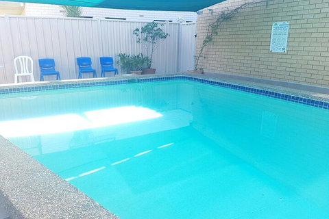 Lake Front Motel - Accommodation Perth 2