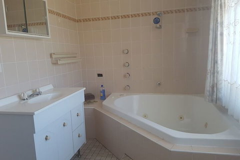 Lake Front Motel - Accommodation Perth 6