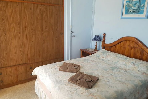 Lake Front Motel - Accommodation Perth 5