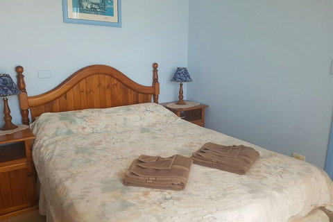 Lake Front Motel - Accommodation Perth 7