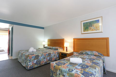 Reef Resort Motel - Accommodation Perth 2