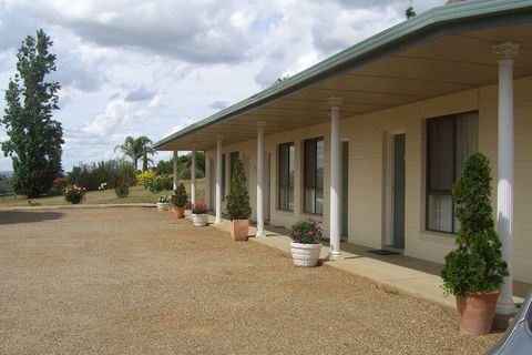 Golden Chain Garden Motor Inn - Accommodation Perth 1