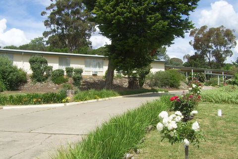 Golden Chain Garden Motor Inn - Accommodation Perth 3