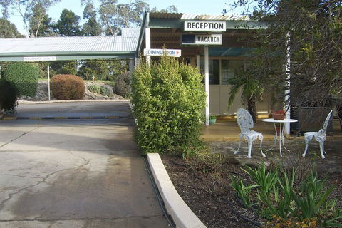 Golden Chain Garden Motor Inn - Accommodation Perth 2