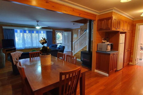 Sails Elegant Spacious Beach Villa - Accommodation Perth 3
