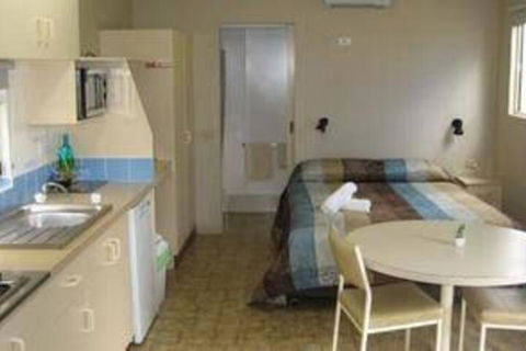 West Wyalong Caravan Park - Perth Resorts 4