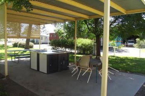 West Wyalong Caravan Park - Perth Resorts 5