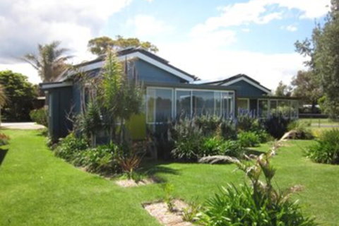 Lakes Waterfront Motel & Holiday Cottages - Accommodation Perth 1