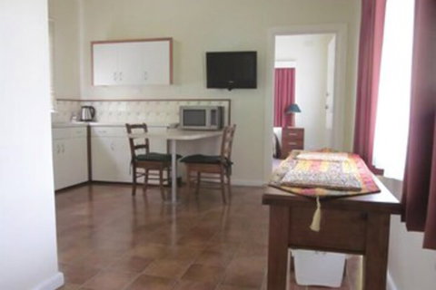 Lakes Waterfront Motel & Holiday Cottages - Accommodation Perth 6