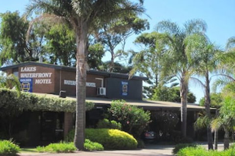 Lakes Waterfront Motel & Holiday Cottages - Accommodation Perth 0