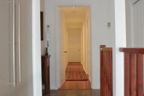 The Pommy Tree - Accommodation Perth 3