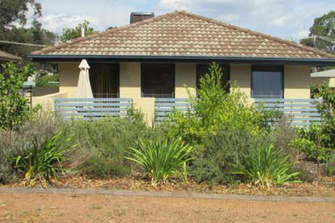 The Pommy Tree - Accommodation Perth 4