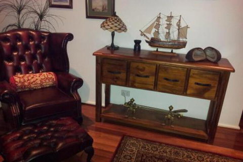 The Pommy Tree - Accommodation Perth 7