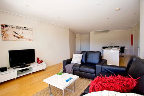 Loka Santi - Accommodation Perth 3