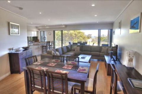 Loka Santi - Accommodation Perth 4
