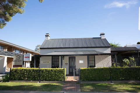 Centralpoint Motel - Perth Resorts 6
