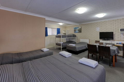 Binalong Motel - Perth Resorts 7