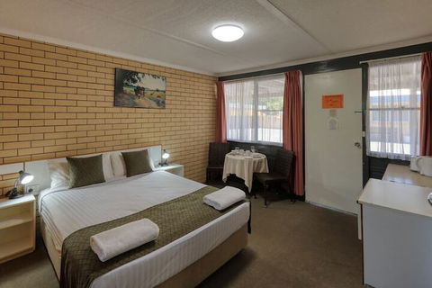 Binalong Motel - Perth Resorts 6