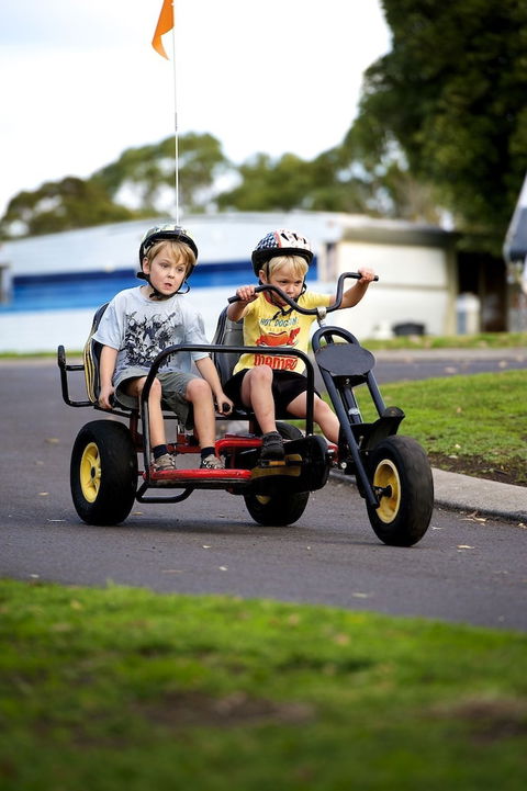 Lakes And Craters Holiday Park - Accommodation Perth 2