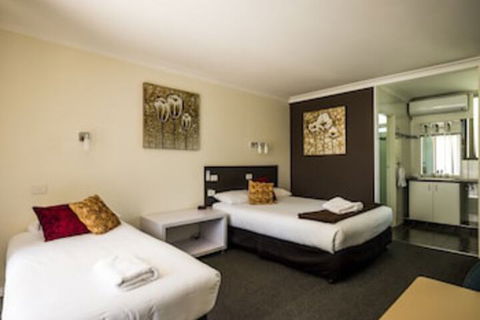 Plainsman Motel - Perth Resorts 0