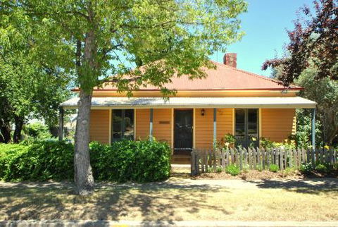 Cooma Cottage - Accommodation Perth 5