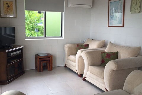 Palm Court Hervey Bay - Accommodation Perth 6
