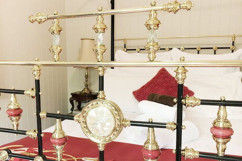Number 12 Bed & Breakfast - Accommodation Perth 7