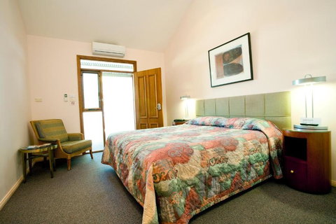 Gundaroo Colonial Inn - Accommodation Perth 3