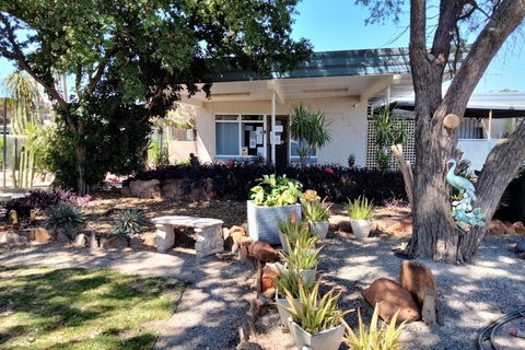 Warren Motor Inn - Accommodation Perth 2