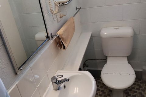 Warren Motor Inn - Accommodation Perth 6