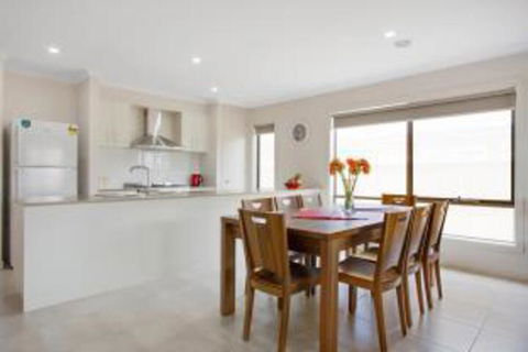 Serviced Houses Point Cook - Perth Resorts 3