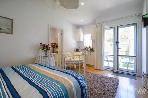 Seaside Spa Retreat - Accommodation Perth 5