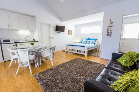 Seaside Spa Retreat - Accommodation Perth 6