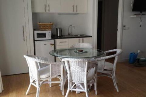 Seaside Spa Retreat - Accommodation Perth 2