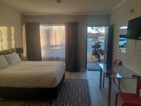 Wentworth Club Motel - Accommodation Perth 2