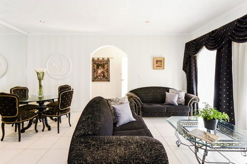 BOUTIQUE STAYS - Brighton Rose - Accommodation Perth 3