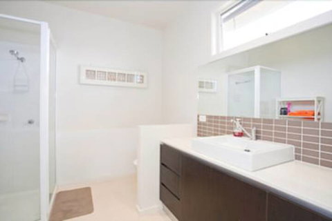 Four Kings Apartments - Accommodation Perth 3